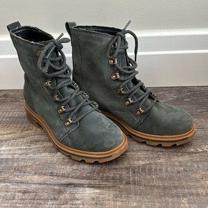 Navy sorel lace up boot. Gently worn